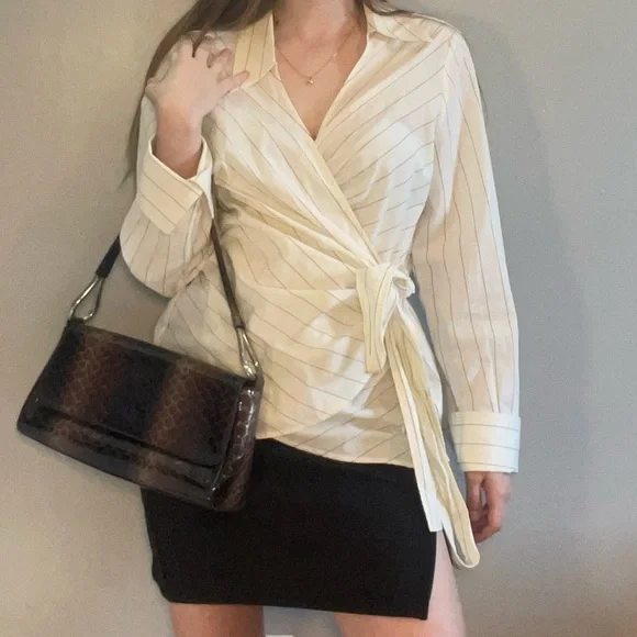 H&M pinstriped tie front top. - Picture 2 of 5